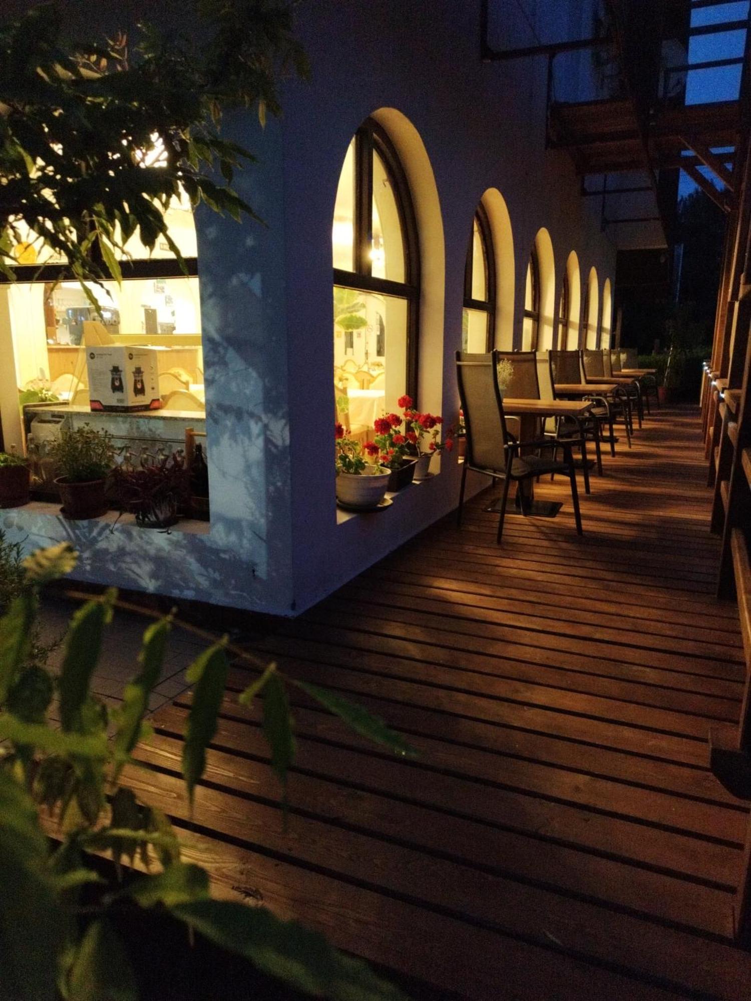 Margareta Etterem Es Vendeghaz Gasthaus Balatonberény エクステリア 写真