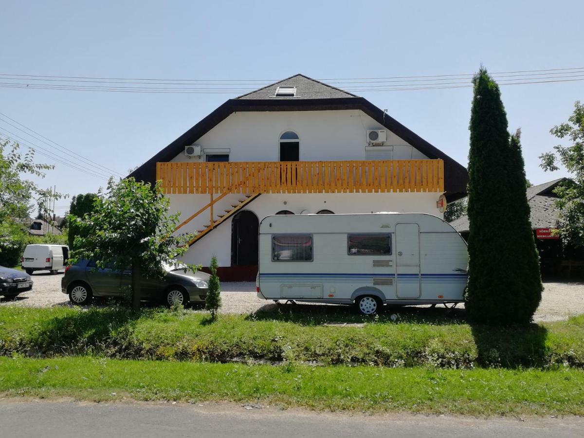 Margareta Etterem Es Vendeghaz Gasthaus Balatonberény エクステリア 写真